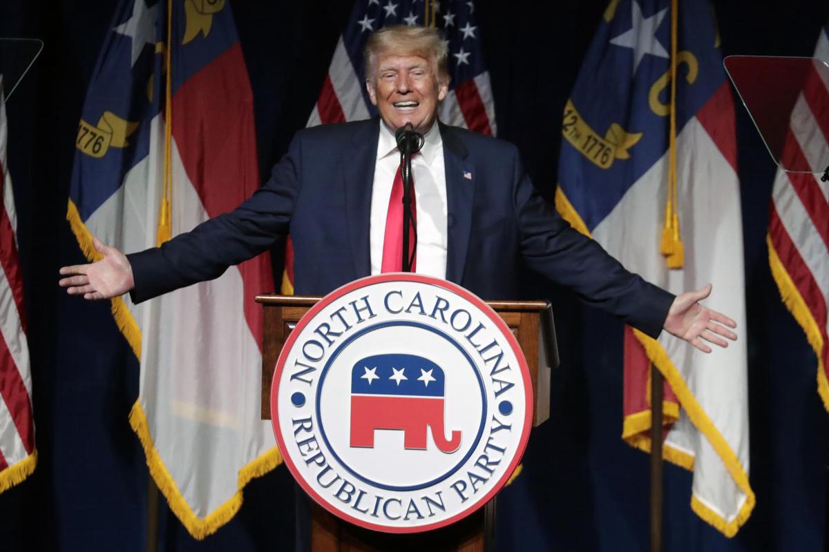 Usa, Trump sceglie il ring della boxe per sfidare Biden. Commenterà Holyfield Usa, Trump sceglie il ring della boxe per sfidare Biden. Commenterà Holyfield