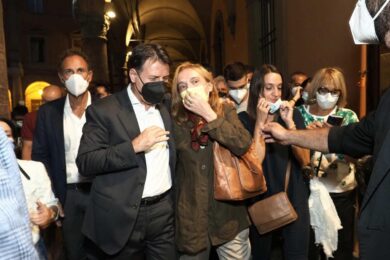 Conte alla Festa dell’Unità: “Dialogo col Pd solido, a Roma accordo post voto”