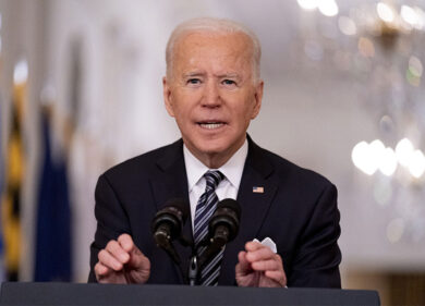 Biden vuole il vaccino obbligatorio. Il governo Draghi, Lega compresa, dice sì