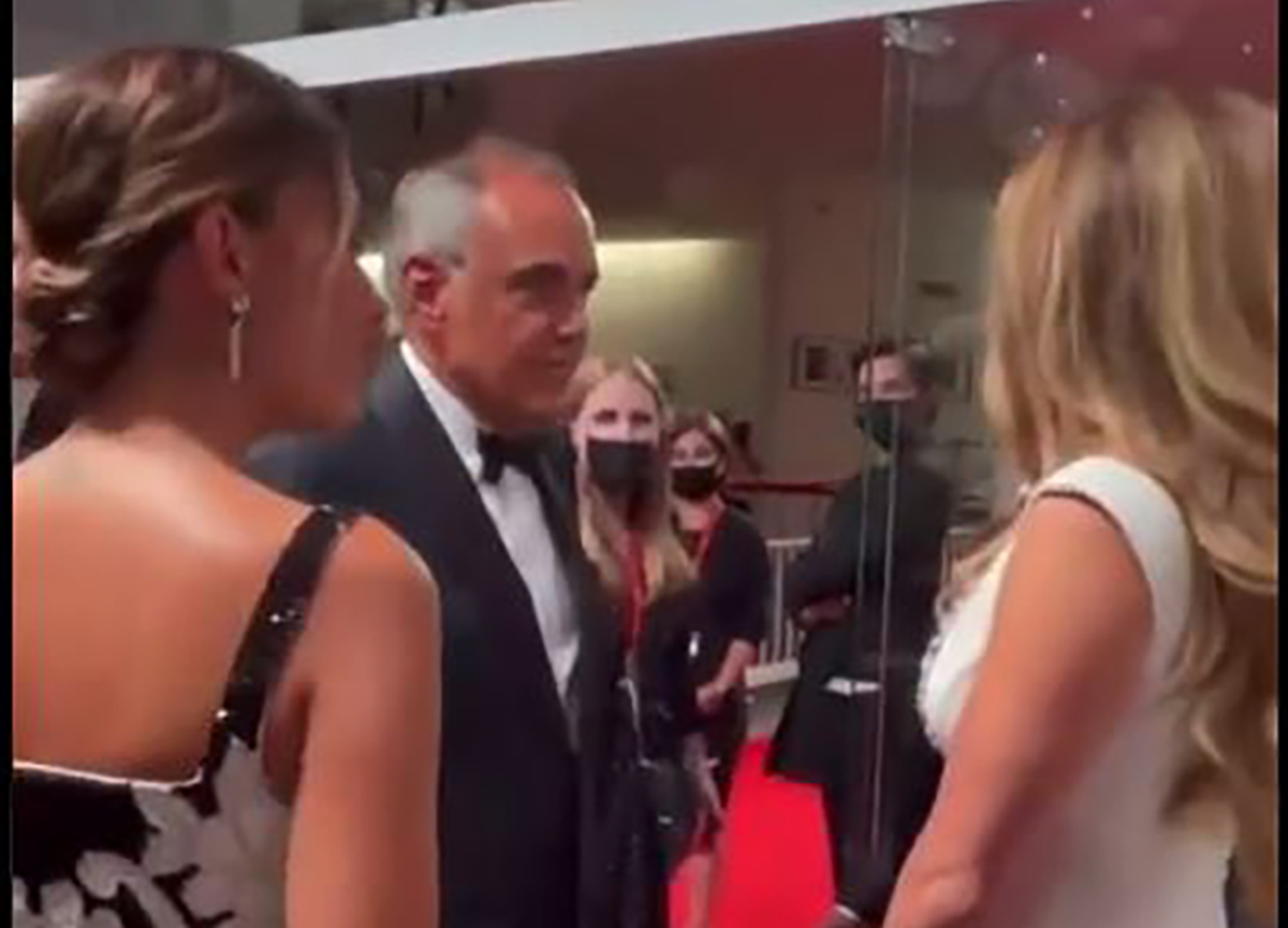 Serena Rossi snobbata da Jennifer Lopez al Festival di Venezia. VIDEO