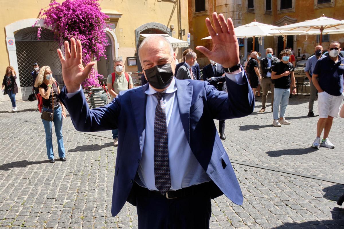 Sondaggi, a Roma il 44% di indecisi. Michetti avanti, ma al ballottaggio… Sondaggi, a Roma il 44% di indecisi. Michetti avanti, ma al ballottaggio…