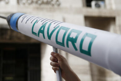 Lavoro, Istat: boom di occupati, ma a tempo determinato. I livelli pre-Covid..