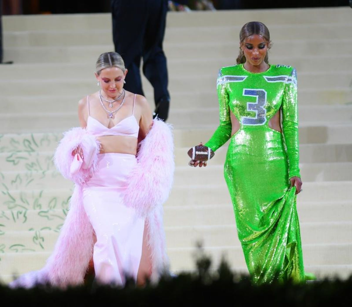 Met Gala 2021, temi, ospiti e i vestiti più strani: GUARDA LE FOTO Met Gala 2021, temi, ospiti e i vestiti più strani: GUARDA LE FOTO