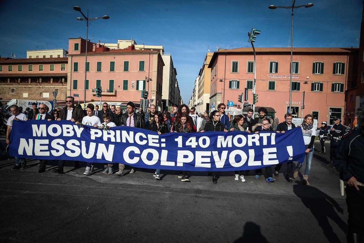 Moby Prince, ipotesi attentato mafioso e… Una strana nebbia Moby Prince, ipotesi attentato mafioso e… Una strana nebbia