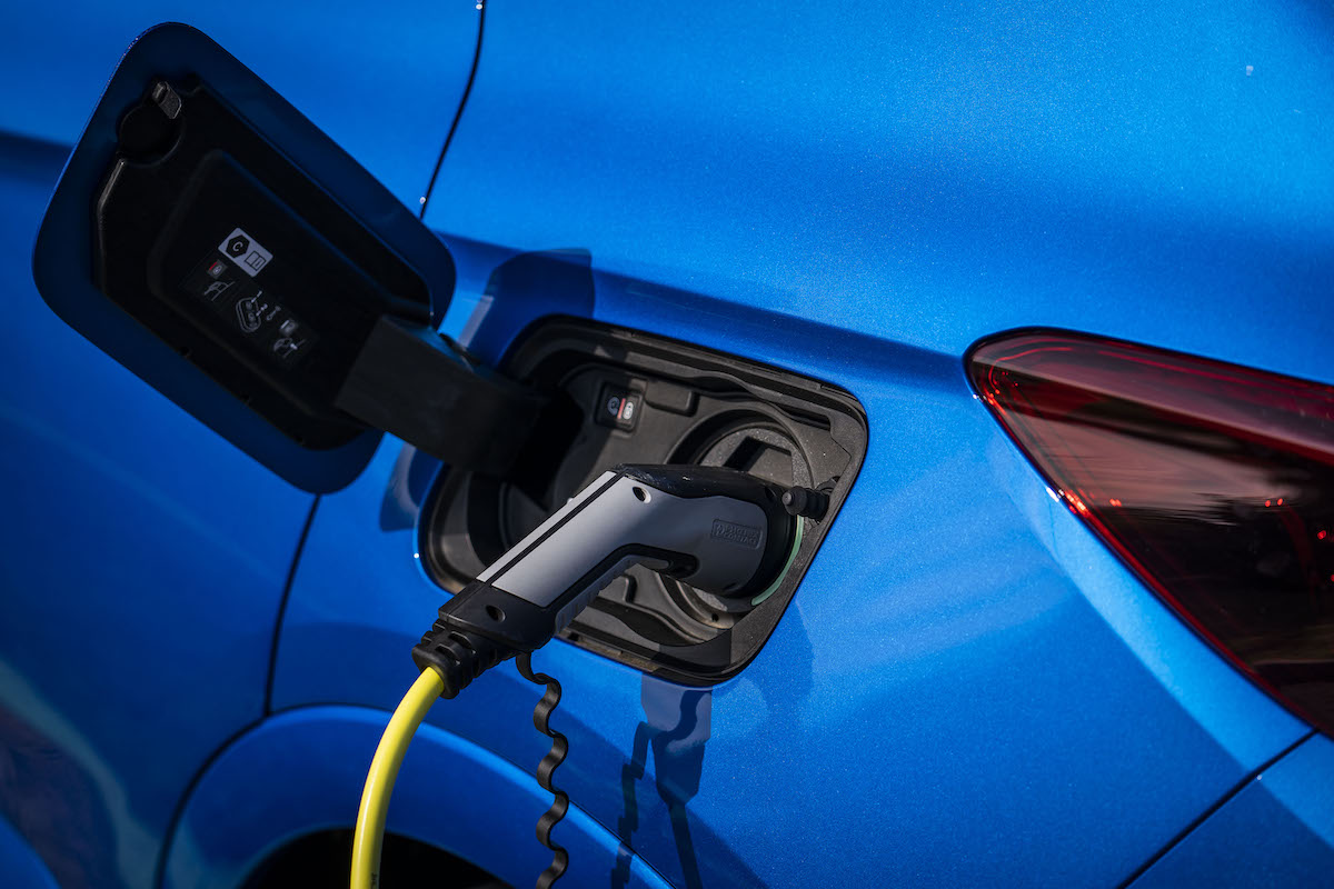 Auto: 8 italiani su 10 sono “eco-scettici” sull’ impatto dell’auto elettrica Auto: 8 italiani su 10 sono “eco-scettici” sull’ impatto dell’auto elettrica