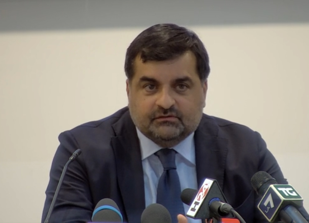 Caso Palamara, il Csm sospende 5 consiglieri. Parlarono di nomine al summit Caso Palamara, il Csm sospende 5 consiglieri. Parlarono di nomine al summit