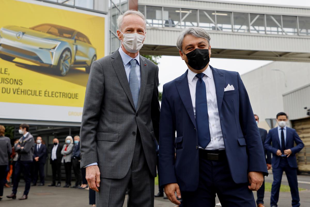 Renault: con l’auto elettrica -2.000 addetti. Chip, GM ferma altri 7 impianti Renault: con l’auto elettrica -2.000 addetti. Chip, GM ferma altri 7 impianti