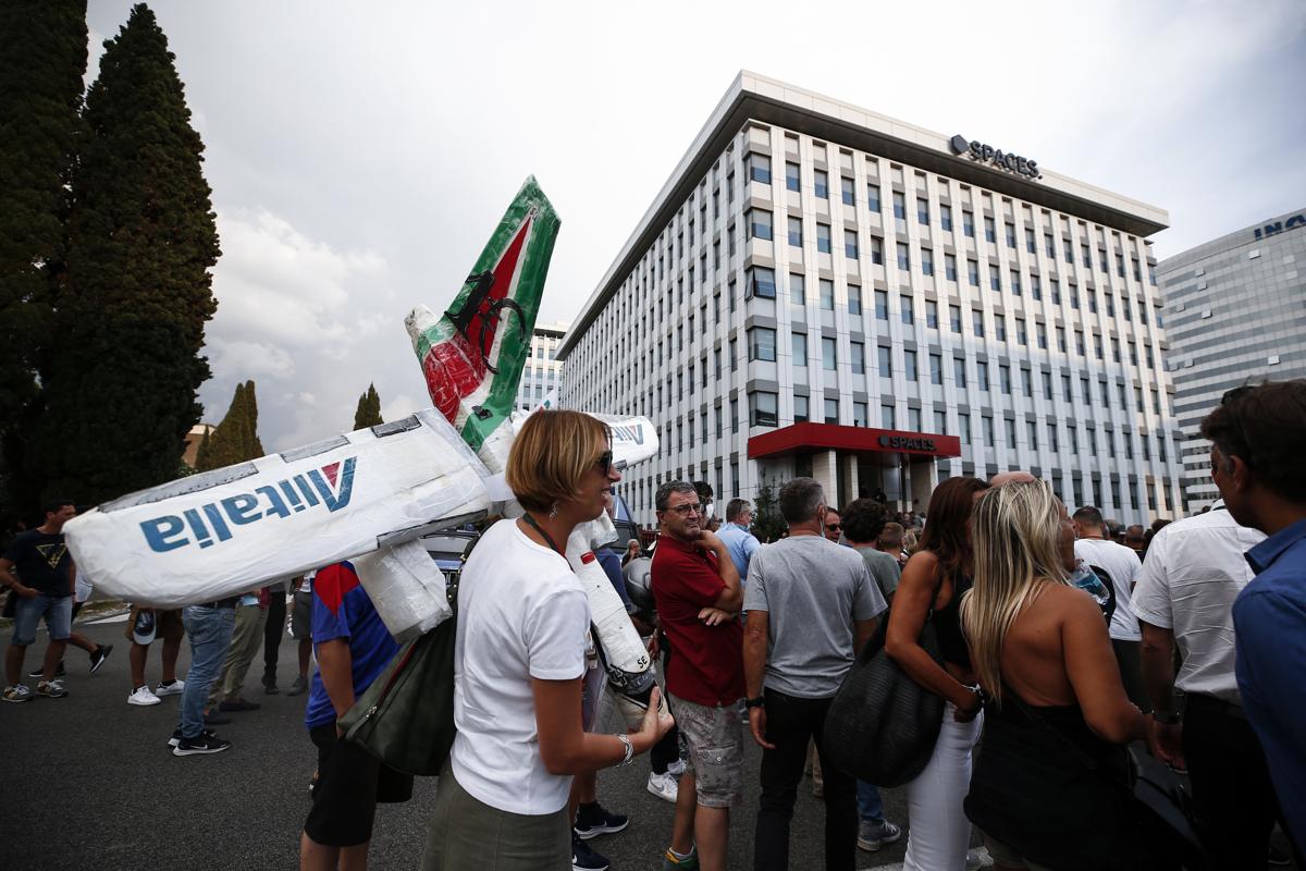 Alitalia: Usb, lunedi’ manifestazione lavoratori sotto sede Ita Alitalia: Usb, lunedi’ manifestazione lavoratori sotto sede Ita