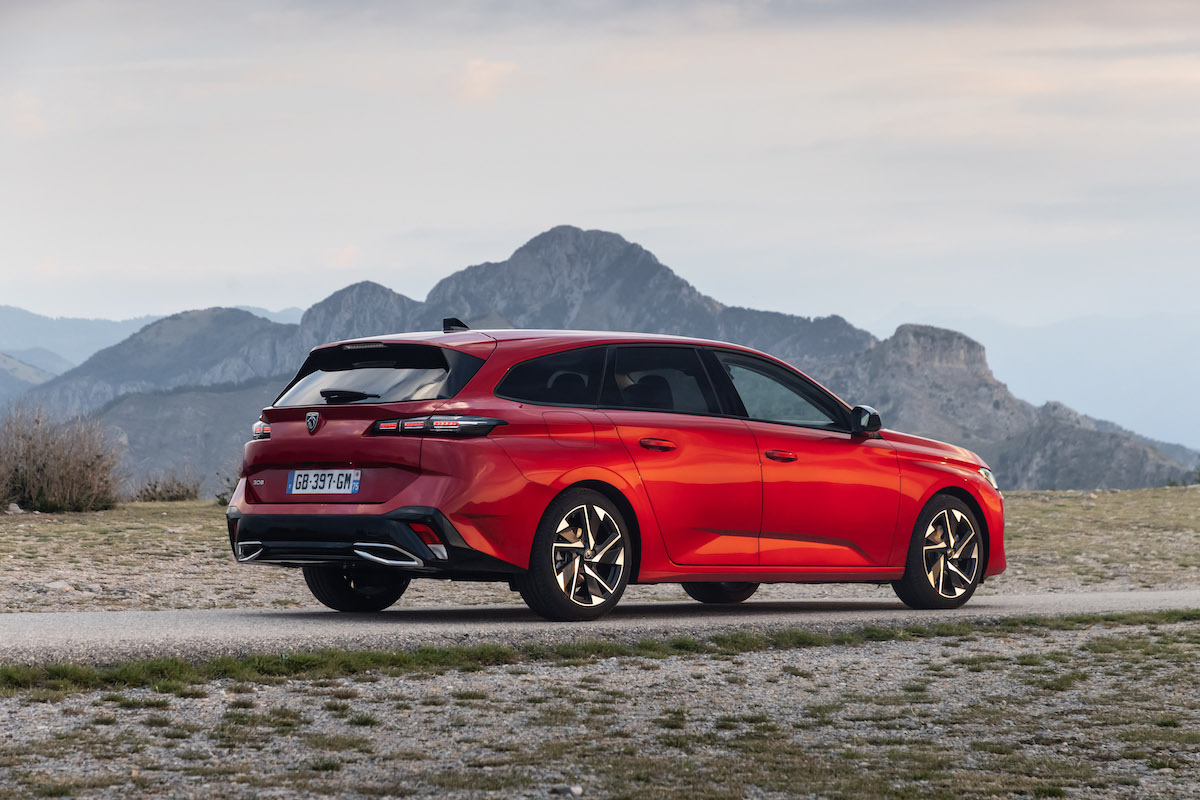 La nuova Peugeot 308 diventa premium
