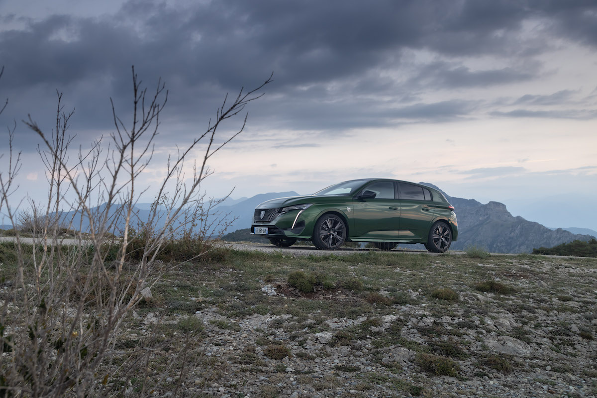 La nuova Peugeot 308 diventa premium