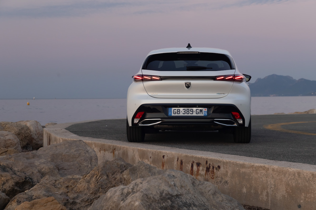 La nuova Peugeot 308 diventa premium