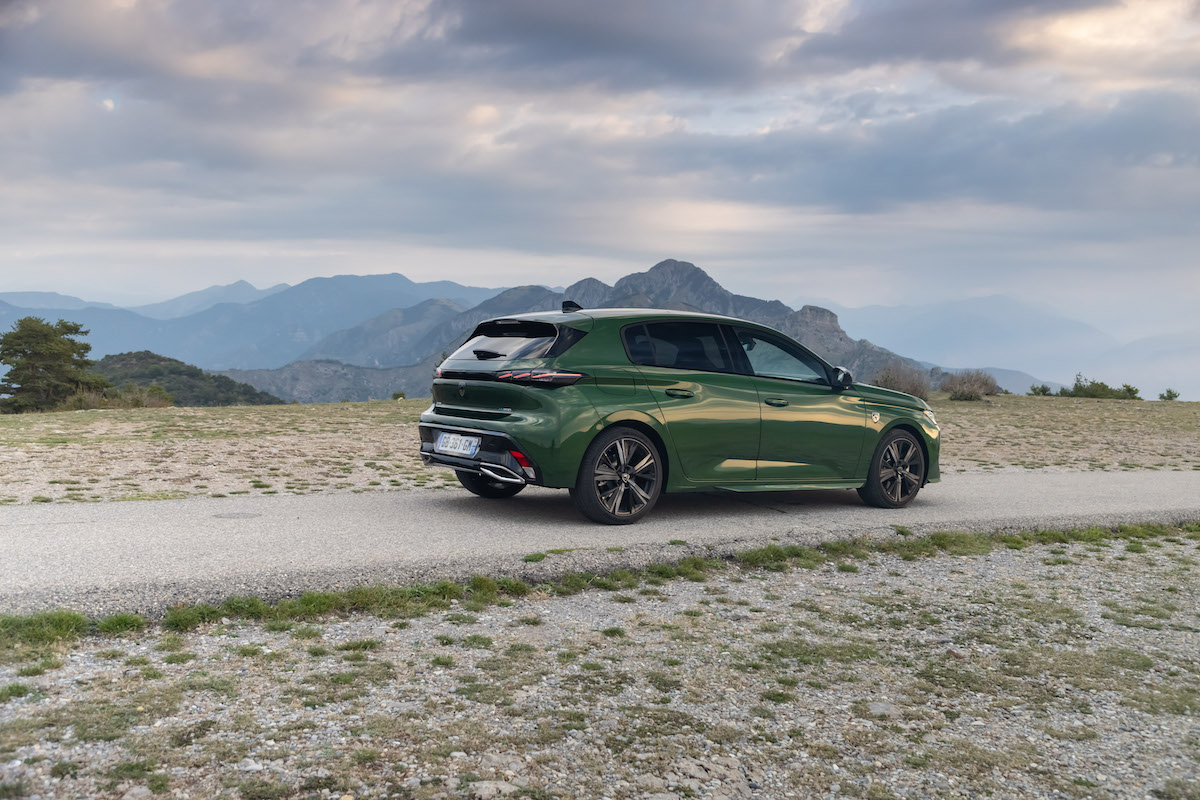 La nuova Peugeot 308 diventa premium