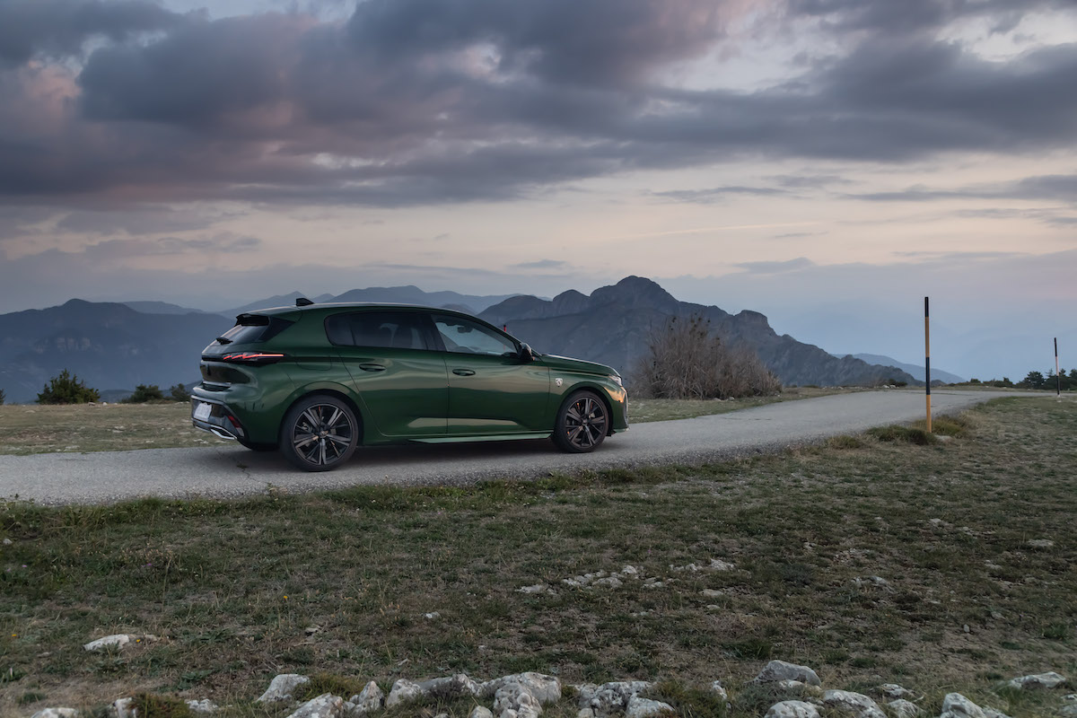 La nuova Peugeot 308 diventa premium