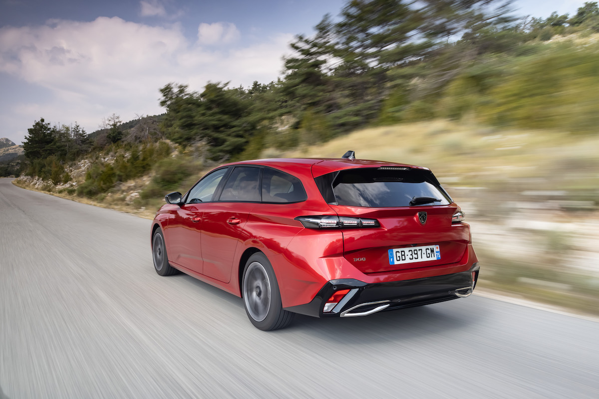 La nuova Peugeot 308 diventa premium