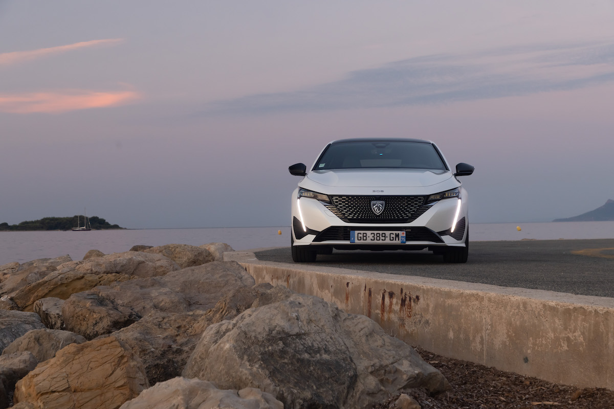 La nuova Peugeot 308 diventa premium