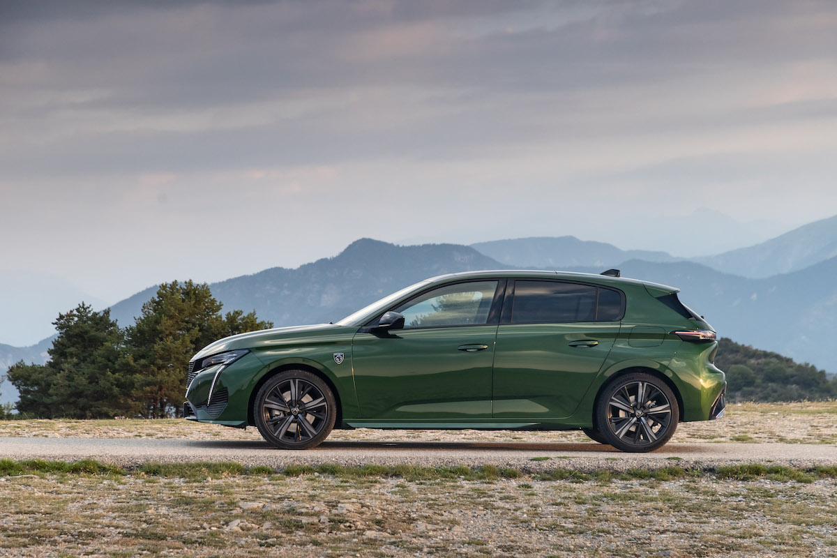 La nuova Peugeot 308 diventa premium