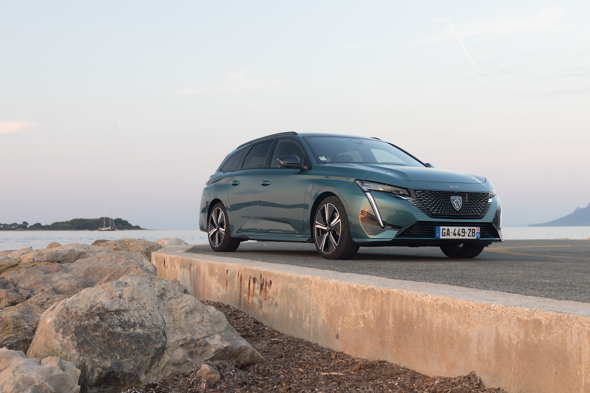 La nuova Peugeot 308 diventa premium