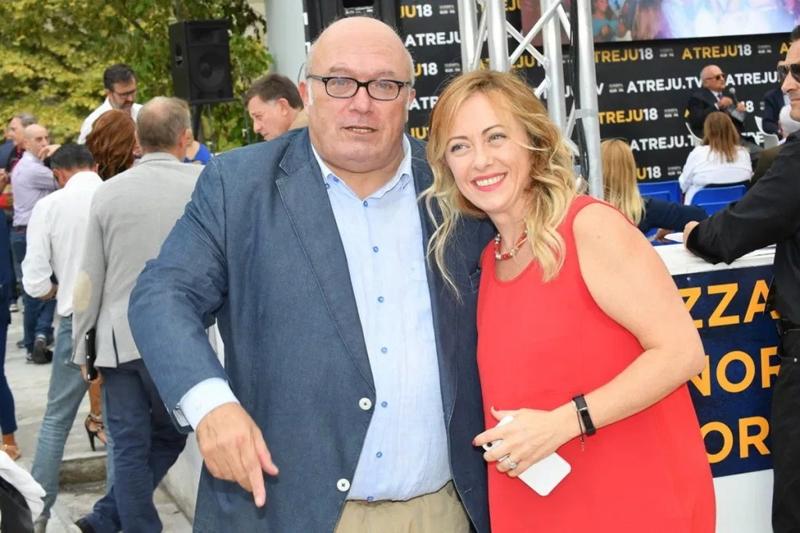 Meloni:”Piazza del Popolo piena, nessuna foto”.Storace contro la leader di Fdi Meloni:”Piazza del Popolo piena, nessuna foto”.Storace contro la leader di Fdi