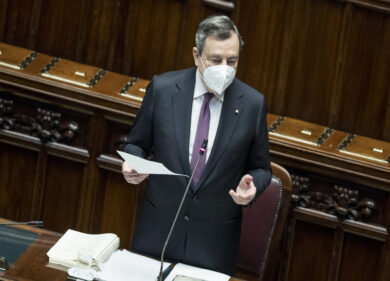 Green Pass: il Governo Draghi pone la questione di fiducia, è polemica