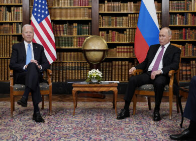 Russia: partito Putin, abbiamo maggioranza due terzi. L’opposizione: “Brogli”
