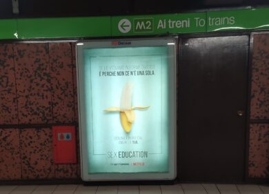 Poster con allusioni falliche a Milano: FdI: “Per Sala va tutto bene?” FOTO