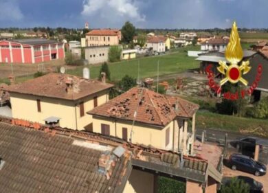 Tromba d’aria nel Lodigiano: 15 abitazioni scoperchiate