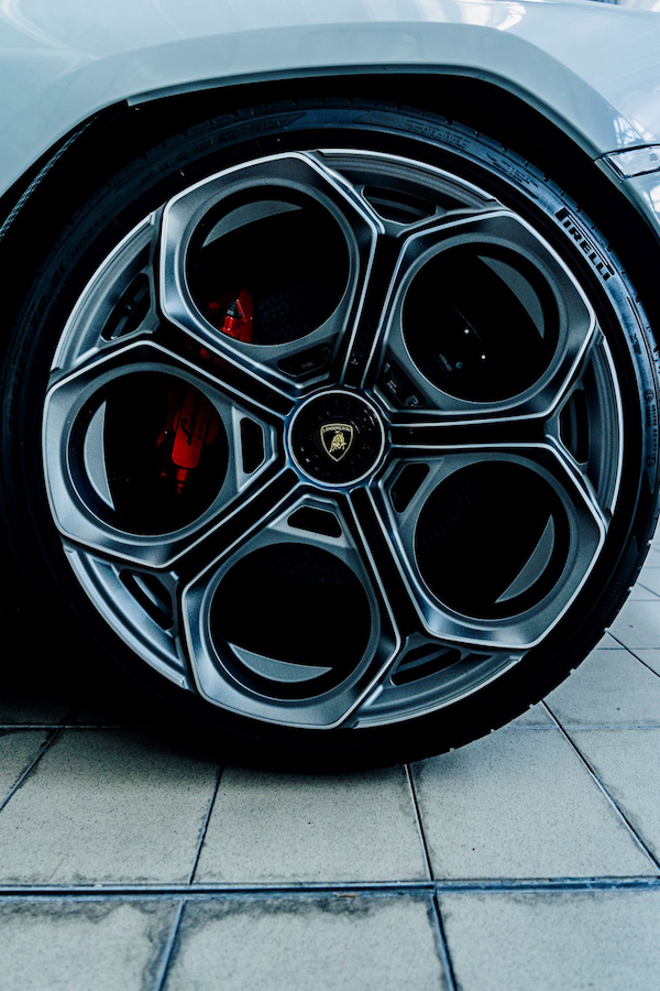 Pirelli: 50 anni insieme alla Lamborghini Countach Pirelli: 50 anni insieme alla Lamborghini Countach
