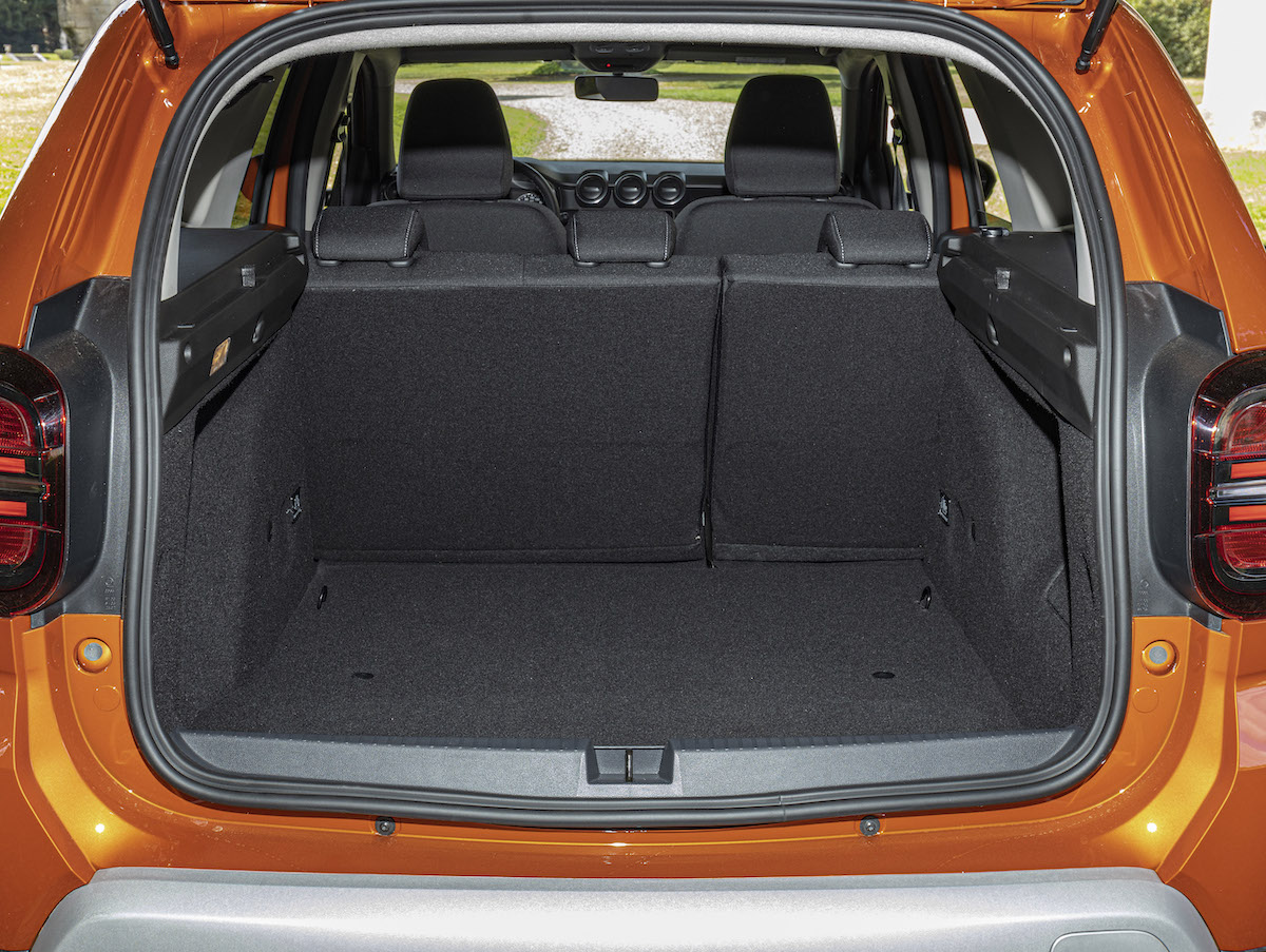 Dacia: nuovo restyling per un Duster che va sempre più…SUV Dacia: nuovo restyling per un Duster che va sempre più…SUV