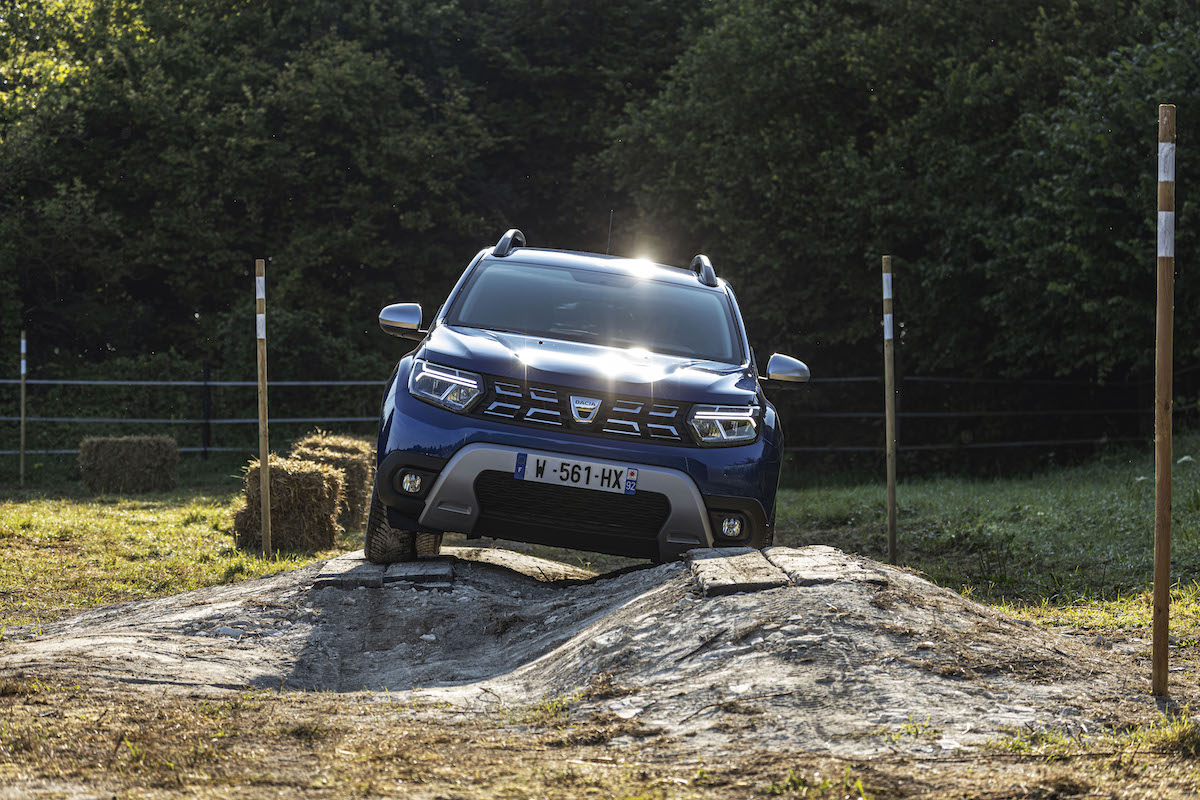 Dacia: nuovo restyling per un Duster che va sempre più…SUV Dacia: nuovo restyling per un Duster che va sempre più…SUV