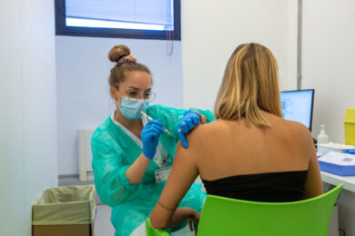 Vaccini: microchip, effetto magnete, grafene. Tutte le bufale