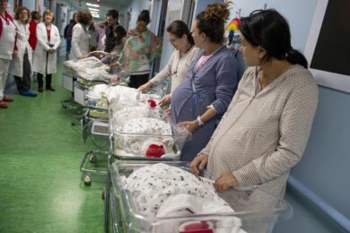 Coronavirus, neonato positivo e in terapia intensiva. Mamma non vaccinata
