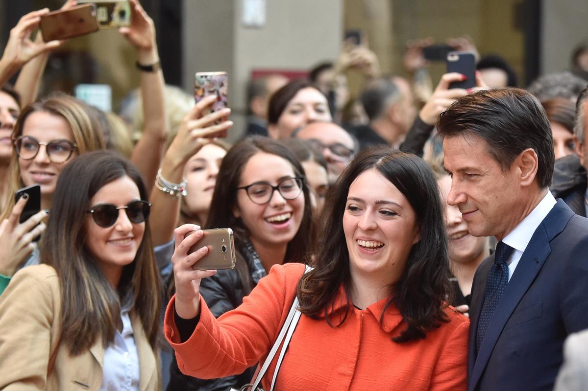 Giuseppe Conte, fenomeno “pop”: le sue piazze sono piene… le urne vedremo Giuseppe Conte, fenomeno “pop”: le sue piazze sono piene… le urne vedremo