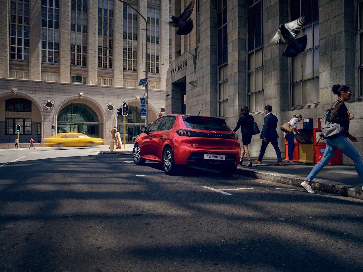 Peugeot 208 Allure, posizionata al centro della gamma Peugeot 208 Allure, posizionata al centro della gamma
