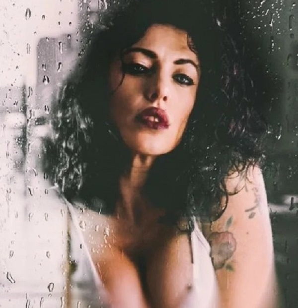 Sabrina Ice, da hostess a star a luci rosse: la storia