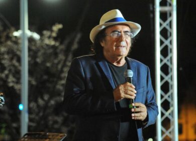 Arena di Verona, Al Bano e Sgarbi fischiati e cacciati da palco: “Fascisti”