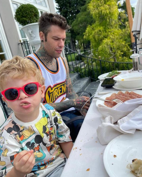 Fedez-Conte, scatta la polemica social: “Fate cagare”. L’ex premier risponde Fedez-Conte, scatta la polemica social: “Fate cagare”. L’ex premier risponde