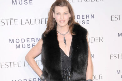 Linda Evangelista, “sfigurata a vita” da intervento estetico