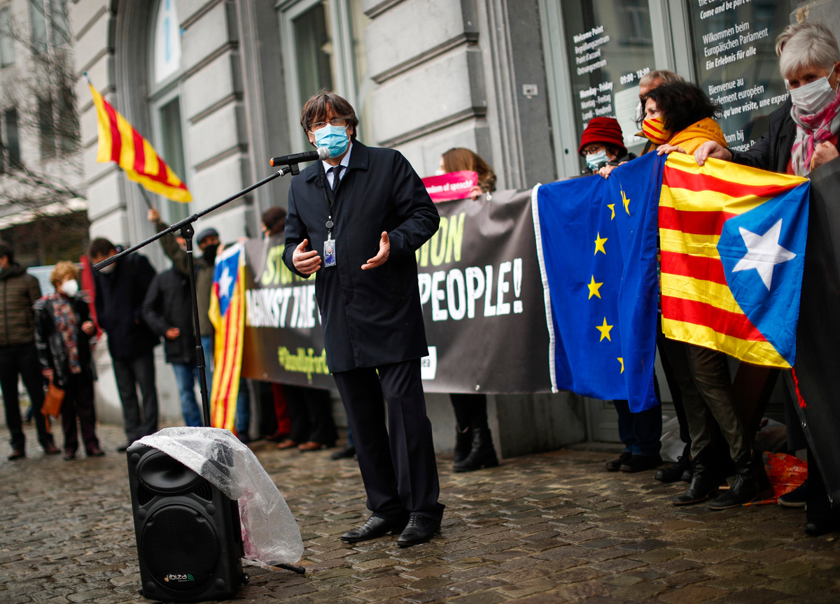 Catalogna, arrestato in Italia l’indipendentista Puigdemont. Preso ad Alghero Catalogna, arrestato in Italia l’indipendentista Puigdemont. Preso ad Alghero
