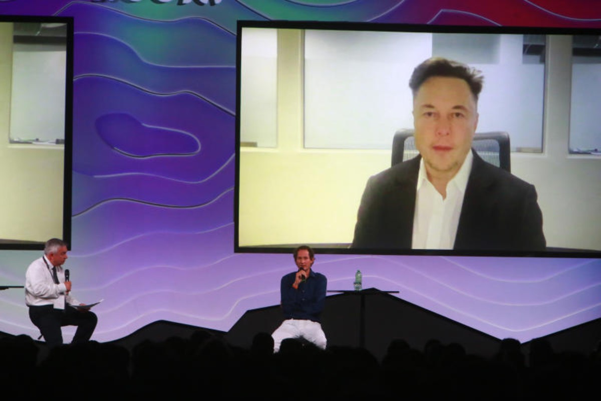 Elon Musk-John Elkann pro nucleare: “Fonte sicura, più rischi dal carbone” Elon Musk-John Elkann pro nucleare: “Fonte sicura, più rischi dal carbone”