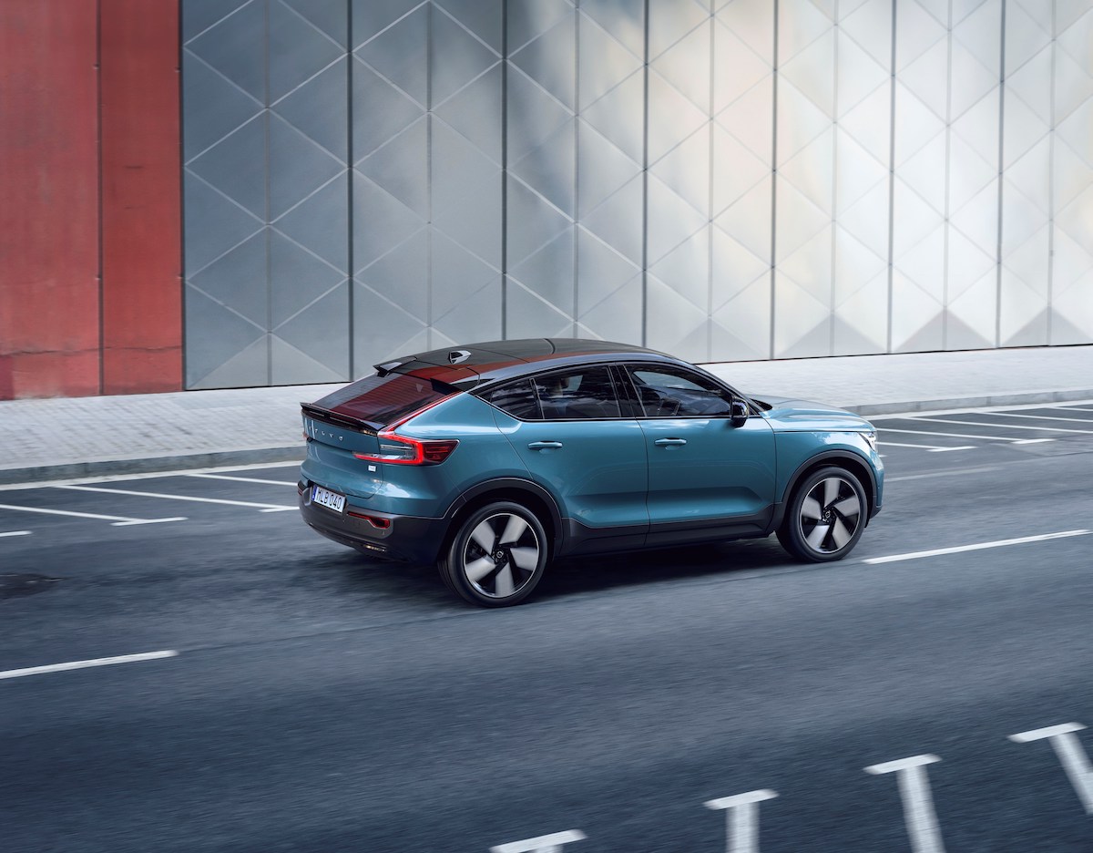 Volvo C40 Recharge ispira anche una collezione fashion