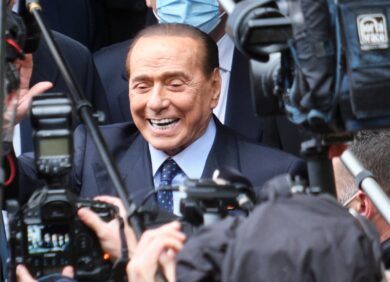Berlusconi ammicca ai cattolici e sogna il Colle. Salvini: “Da considerare”