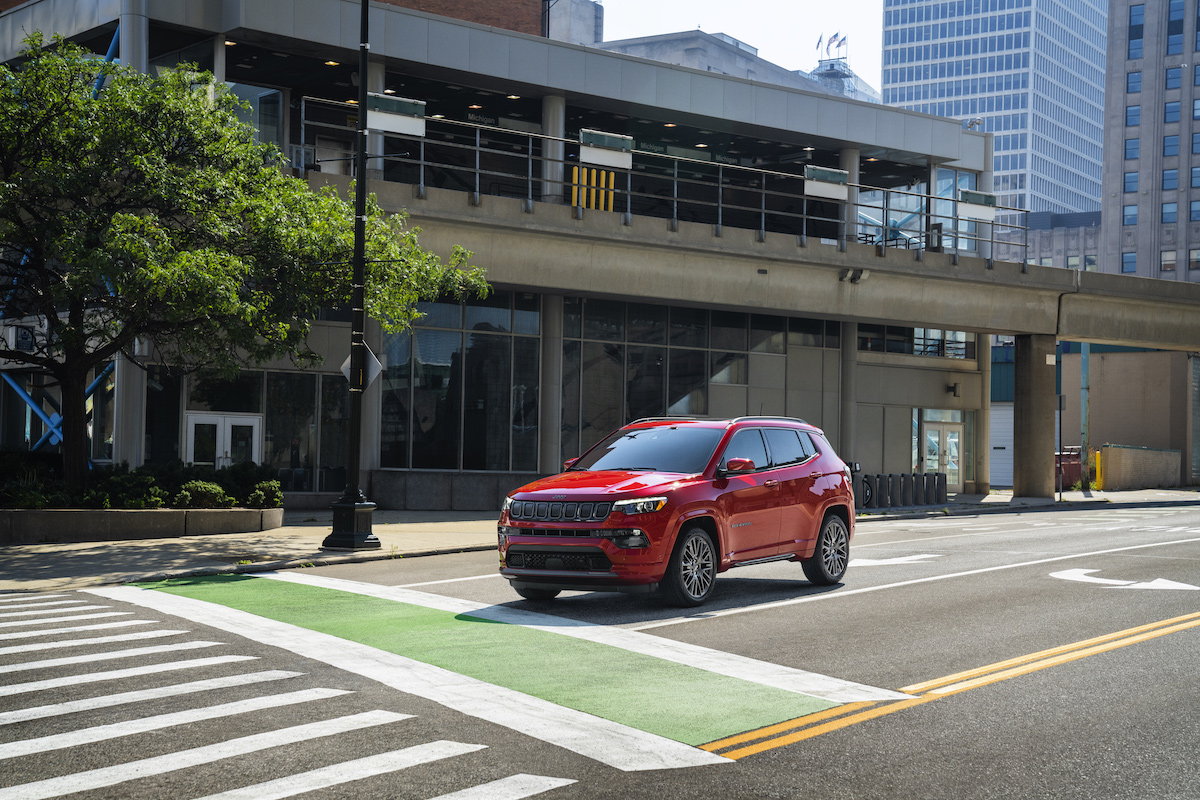 Jeep, RAM e FIAT insieme a (RED) per combattere AIDS e COVID-19