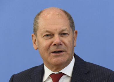 Germania, elezioni sul filo del rasoio. Scholz: “Ue sovrana”. Sfida sul clima