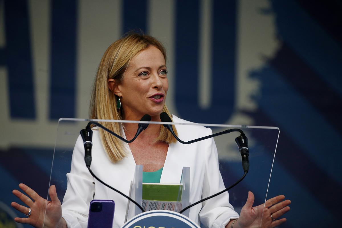 Giorgia Meloni riempie le piazze del centrodestra Giorgia Meloni riempie le piazze del centrodestra