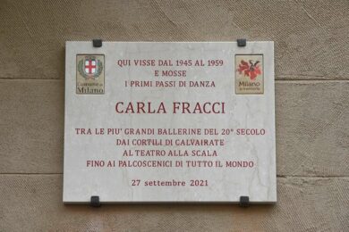 Milano, in via Tommei una targa per Carla Fracci