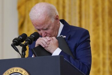 Usa, Biden sbugiardato dai suoi generali. “Afghanistan? Sbagliato andare via”