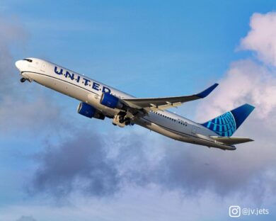 Usa, United Airlines licenzierà 593 dipendenti No Vax