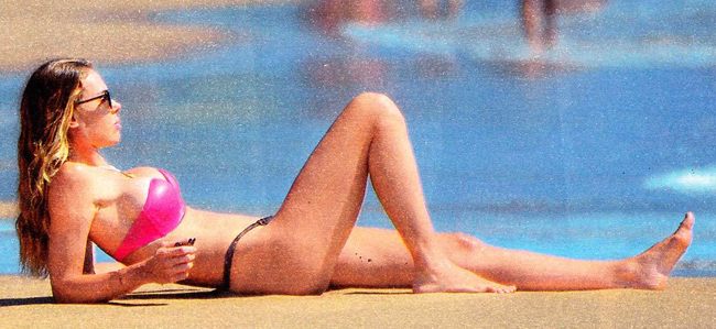 Totti-Ilary Blasi, storia finita? La showgirl si dimentica del marito Totti-Ilary Blasi, storia finita? La showgirl si dimentica del marito
