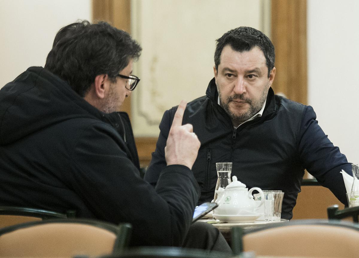 Lega, Giorgetti e Salvini: punto di non ritorno. Il ministro apre il Congresso Lega, Giorgetti e Salvini: punto di non ritorno. Il ministro apre il Congresso