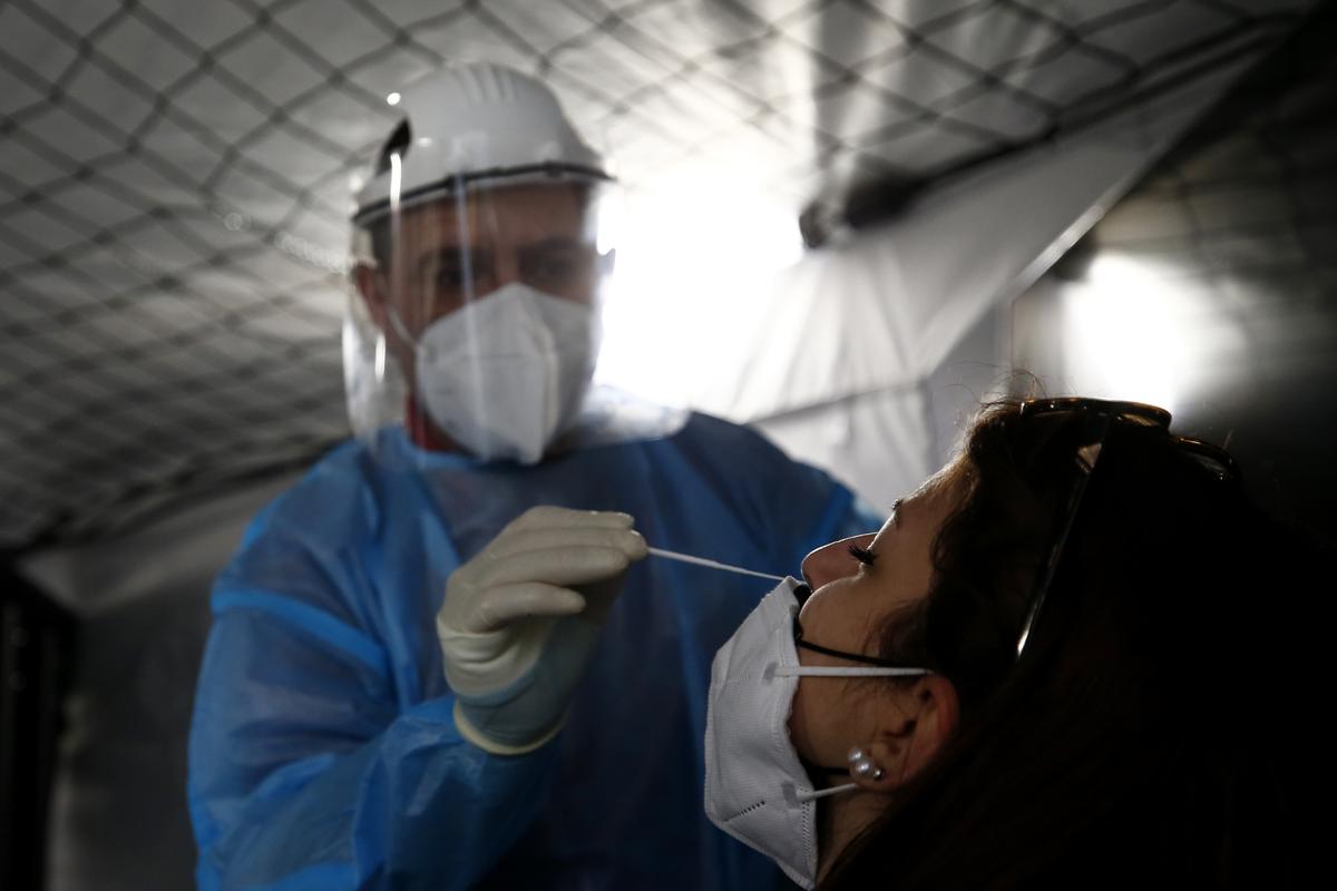 Long Covid, allarme dei medici. Gli effetti per 1 “guarito” su 4 durano 6 mesi Long Covid, allarme dei medici. Gli effetti per 1 “guarito” su 4 durano 6 mesi